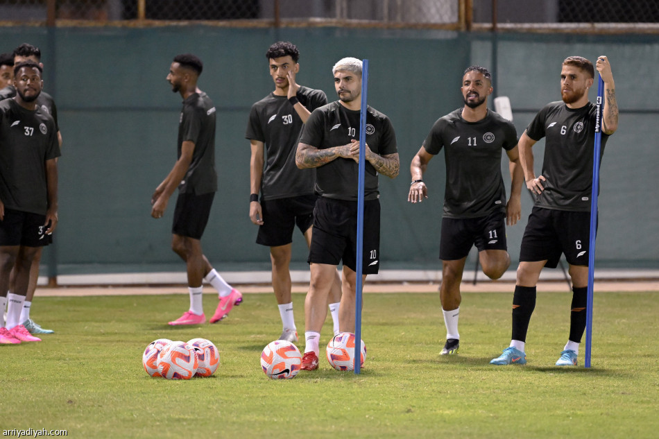 الشباب.. براون يكثف اللياقة والتكتيك