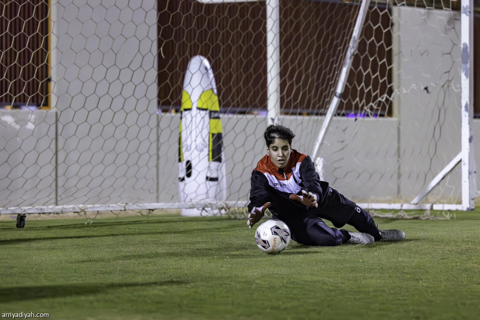 سيدات الرياض يتسلحن بالخبرة الإسبانية في الدوري الممتاز