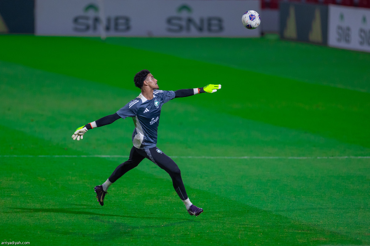 «الصقور».. مهارة وتصويب