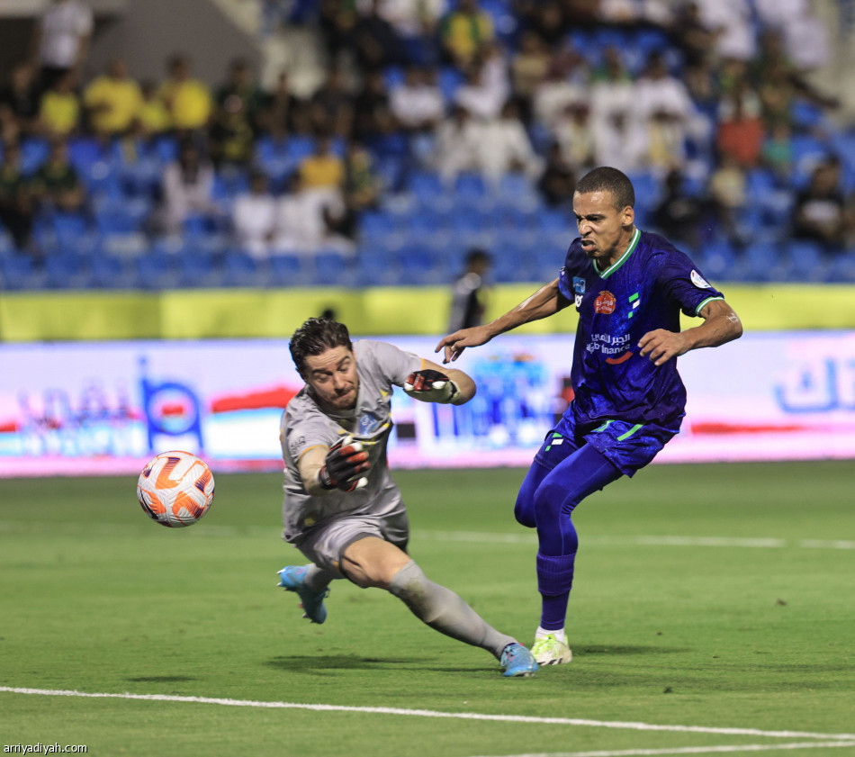 الفتح يعبر الخليج بثلاثية