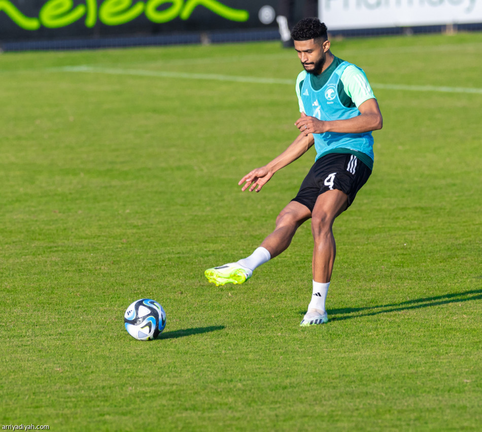 الأخضر يطبق الاستحواذ.. ومانشيني يناور