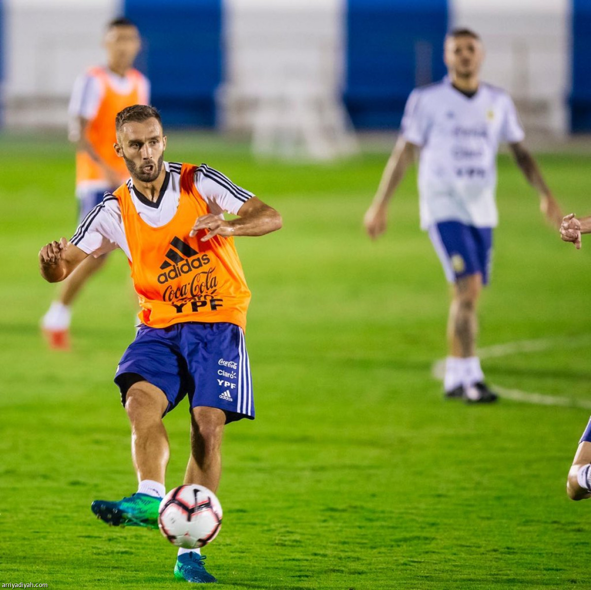 التانجو في الهلال