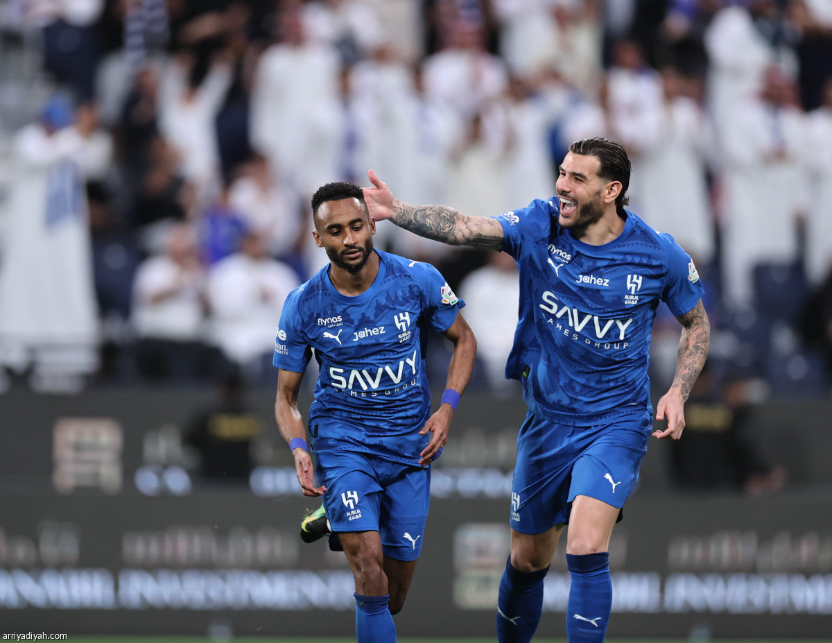 الهلال يستعرض القوة