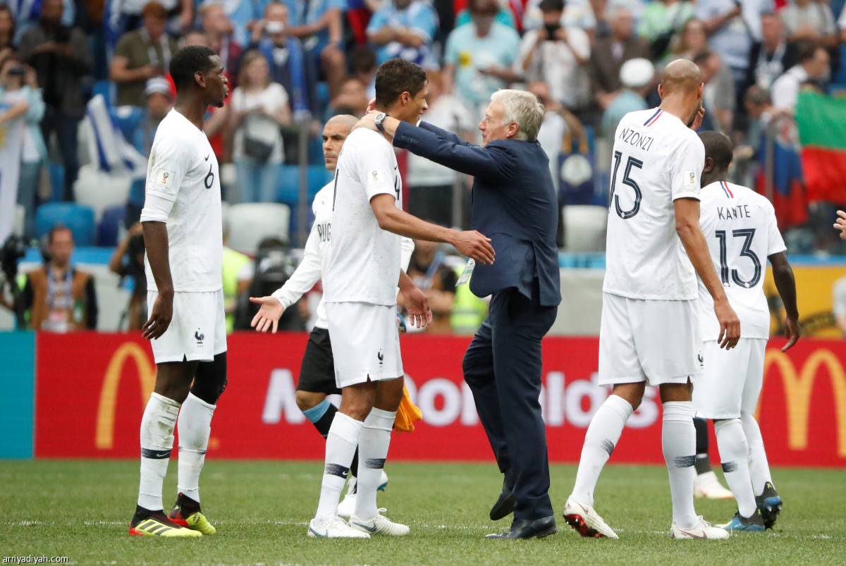 «الديوك».. أول الواصلين