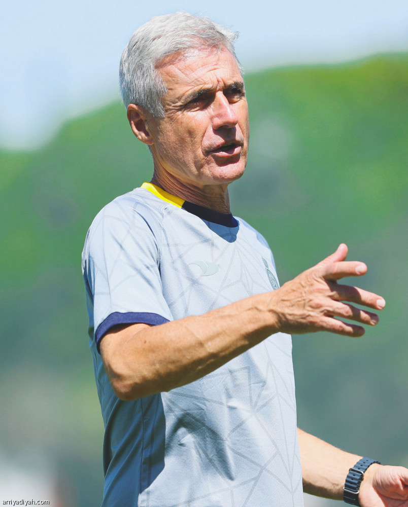 الأهلي
يصنع أفضلية النصر