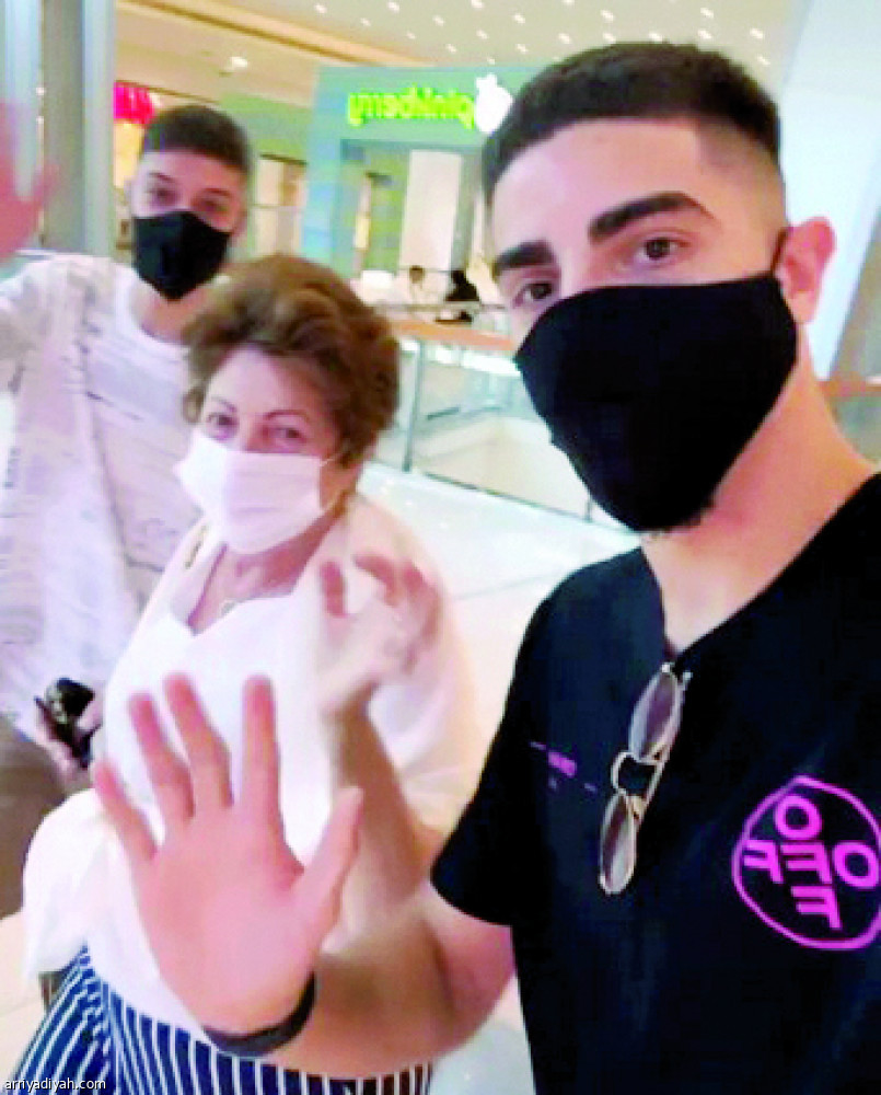 إنستجرام 
يوثق احتفالية الأجانب