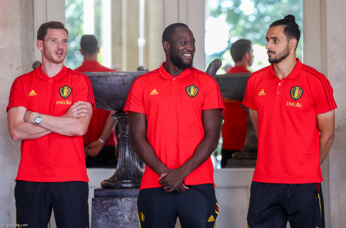 هازارد ورفاقه في ضيافة الملك