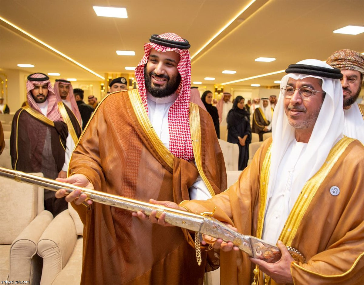 ولي العهد يرعى سباق الهجن