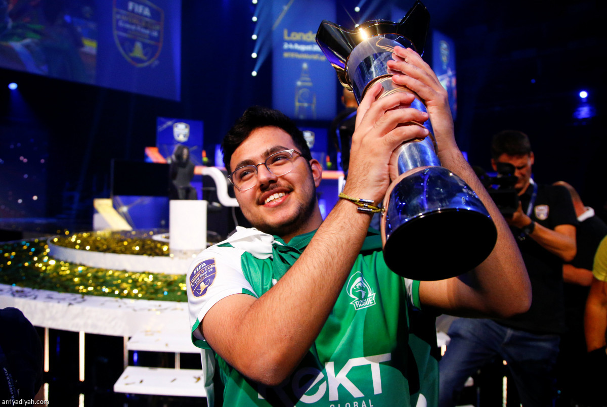 الدوسري.. بطل العالم