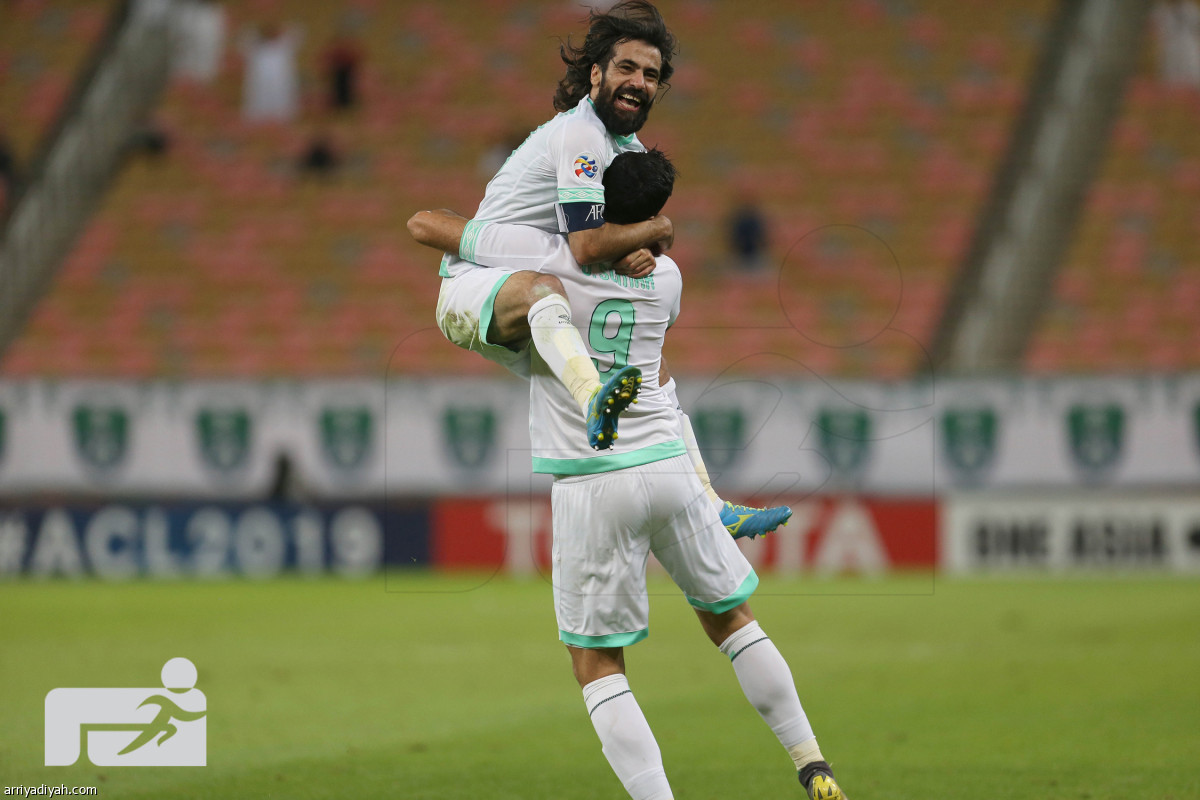 الأهلي يهزم زعيم قطر