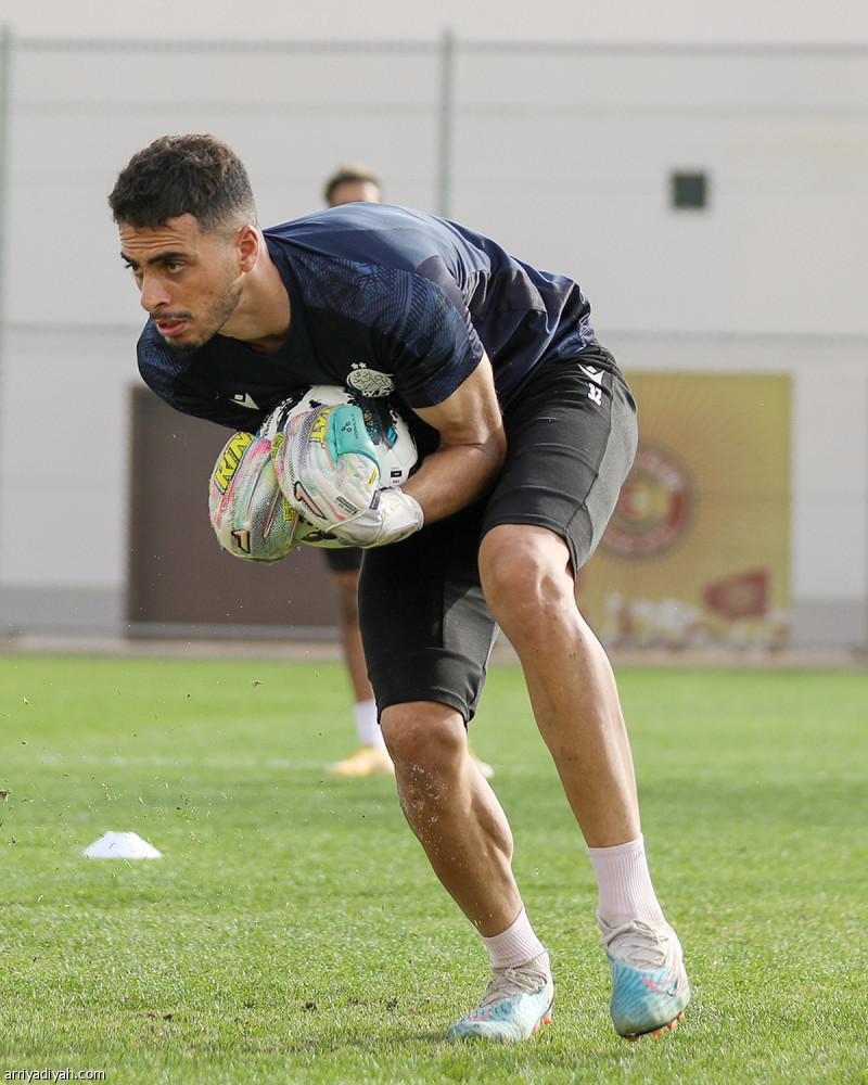 المفاجأة
تخفي تشكيلة الهلال