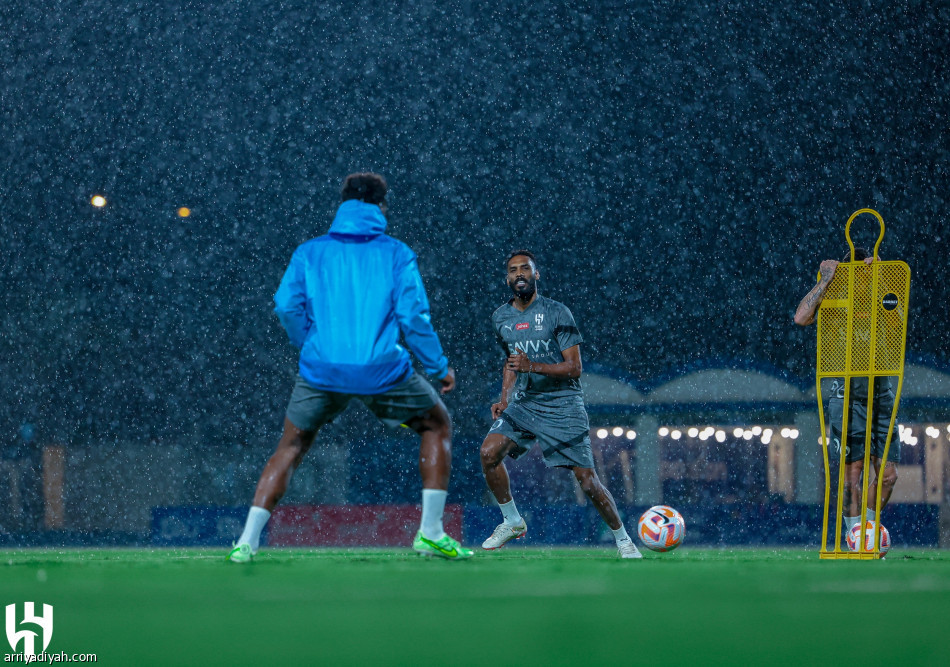 إصابة سالم في الركبة ومفصل القدم والإصبع