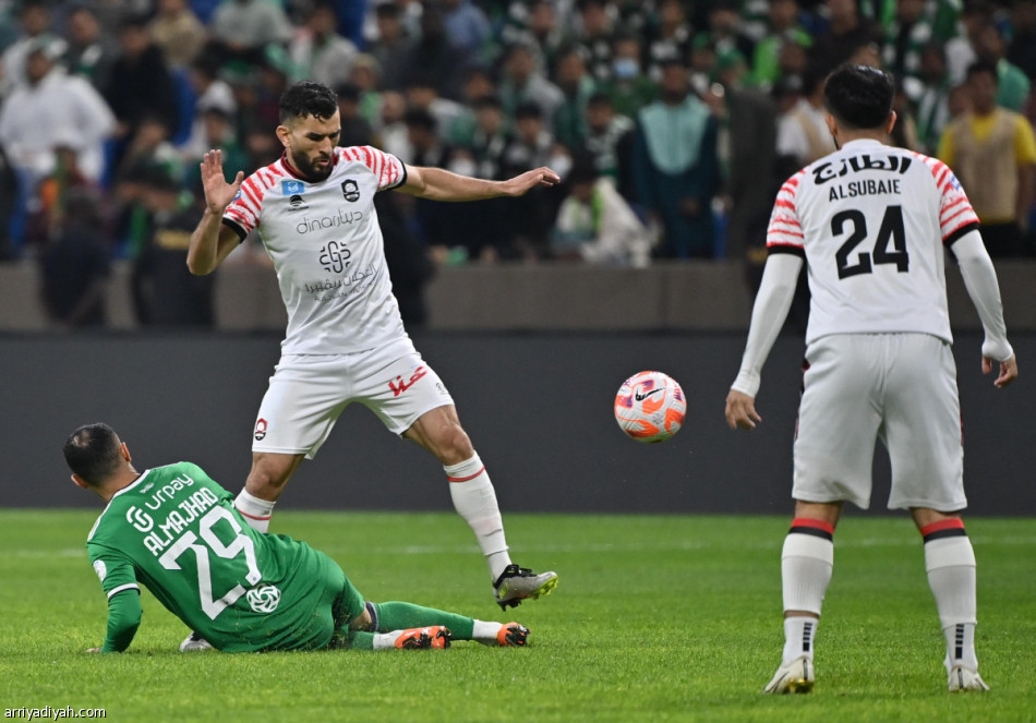 عقدة الرائد تعيد الأهلي إلى «السلبية»