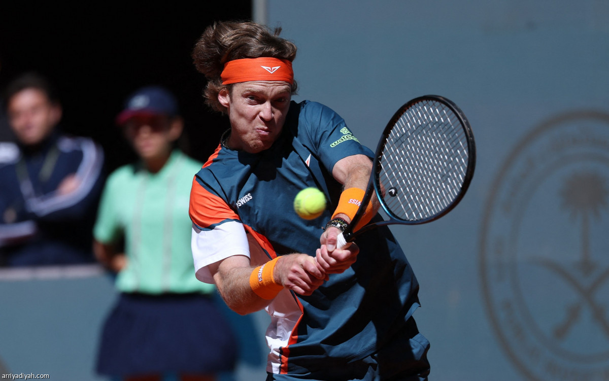 خروج حامل اللقب