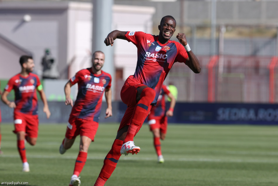 ضمك يواصل انطلاقته برباعية الحزم