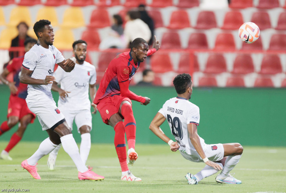 بالثنائية الأولى..
العمار ينقذ ضمك