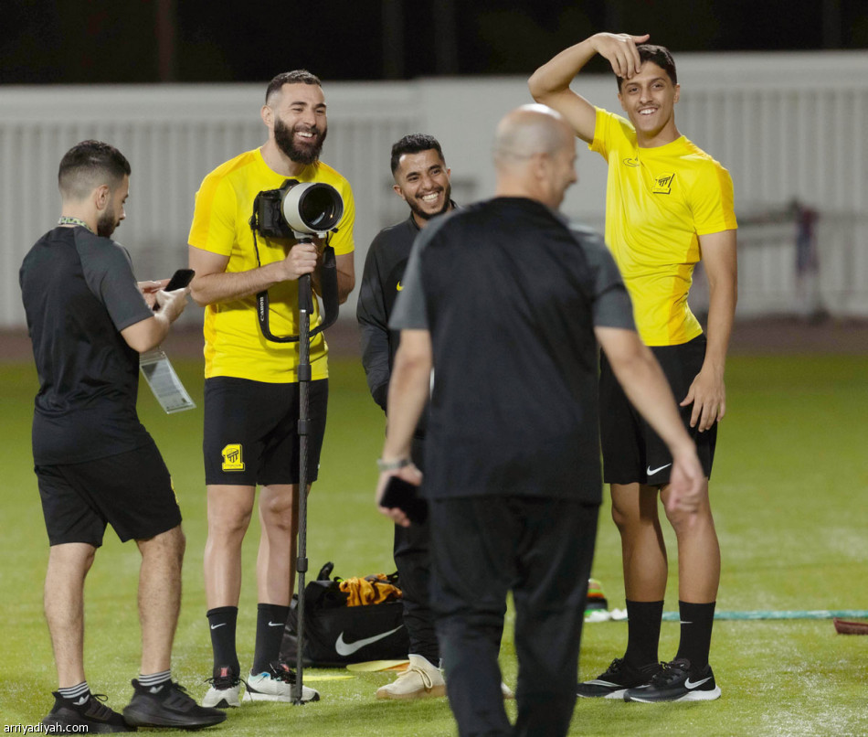 حمد الله 
يدخل حسابات جاياردو