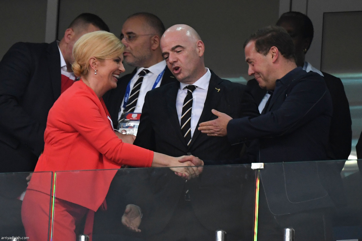 الرئيسة تحتفل