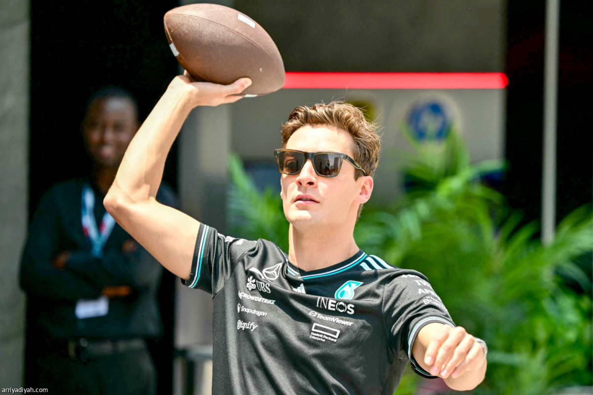 السائقون في الحلبة