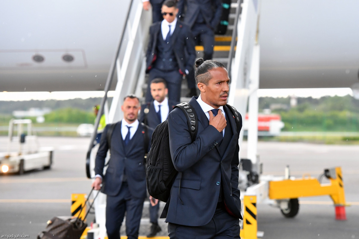 الدون ورفاقه .. يصلون