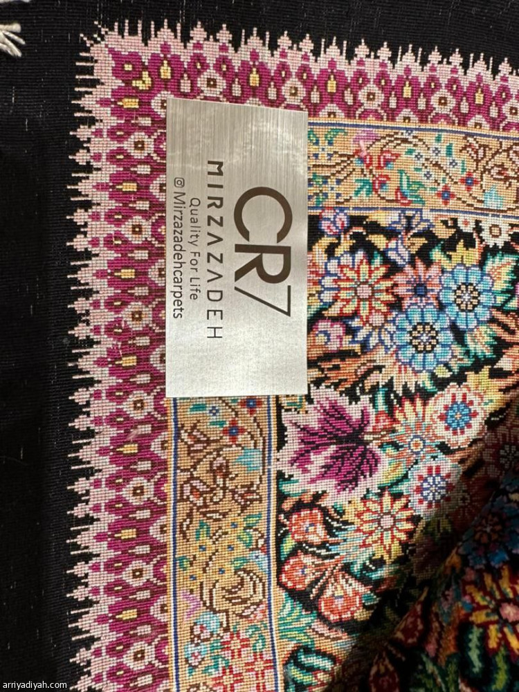 الإيرانيون يستقبلون رونالدو وماني  بـ«السجاد الفاخر»