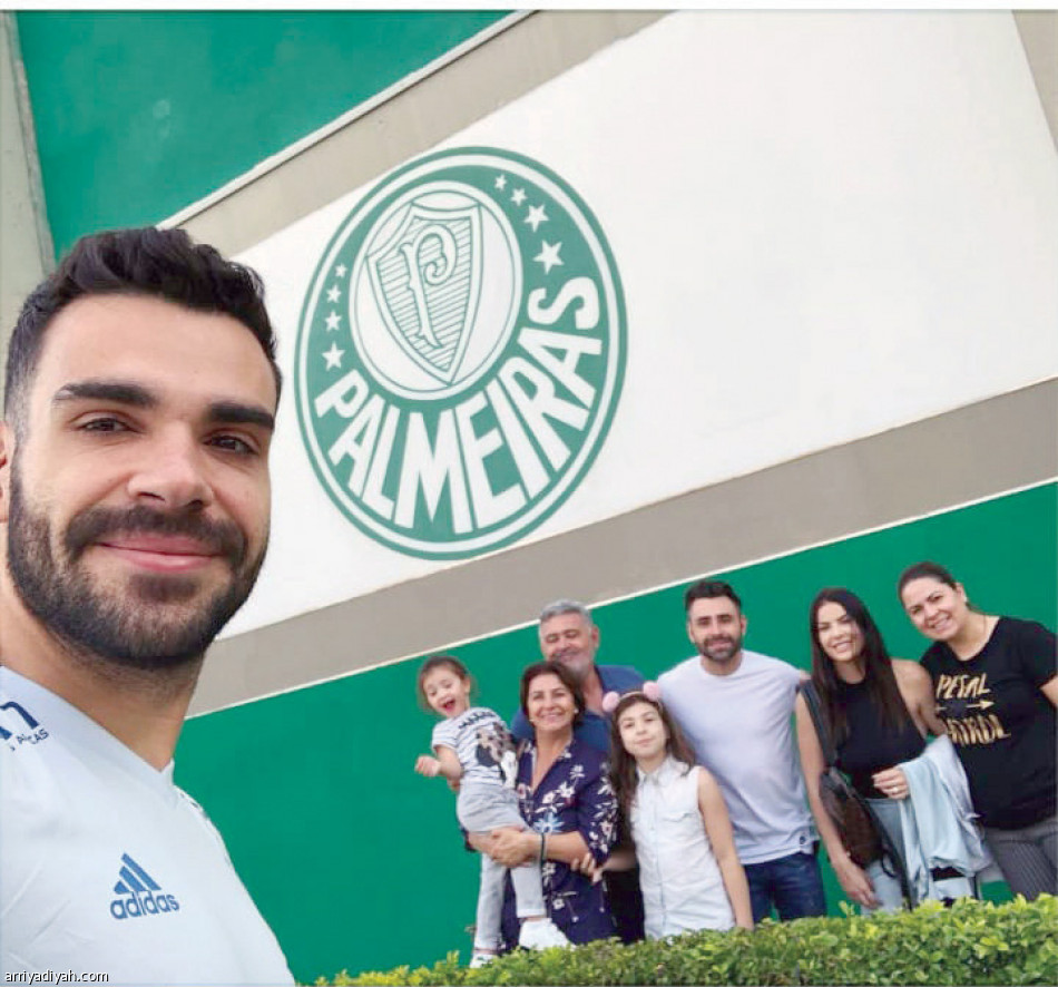 هنريكي
منصتان.. والسيلفي يسيطر