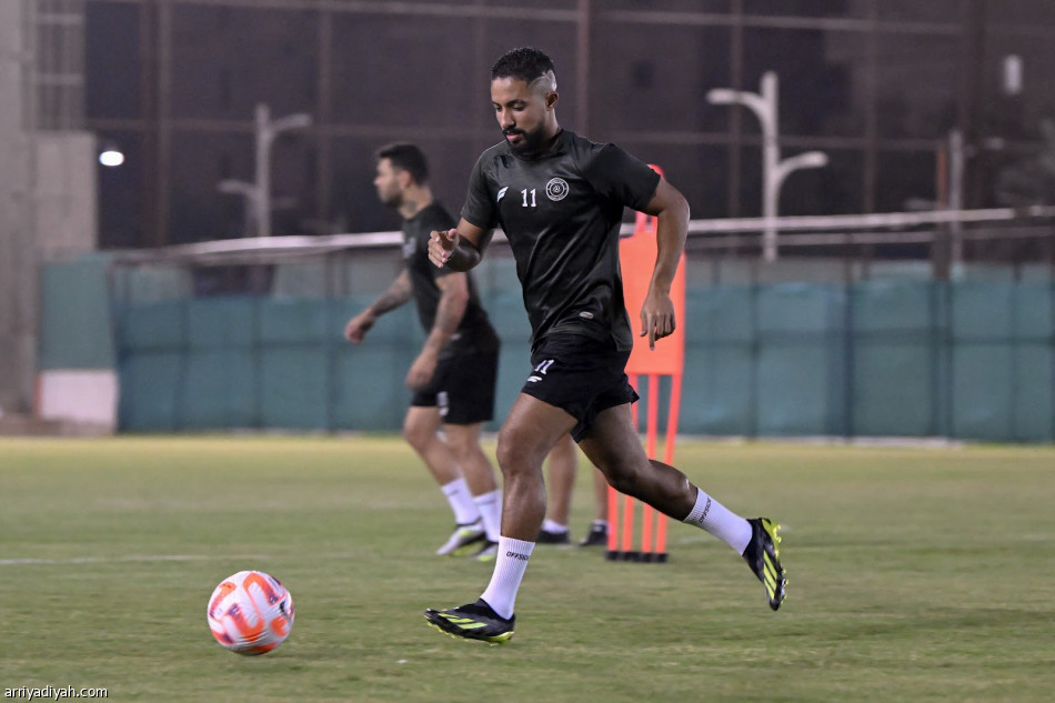 الشباب.. براون يكثف اللياقة والتكتيك