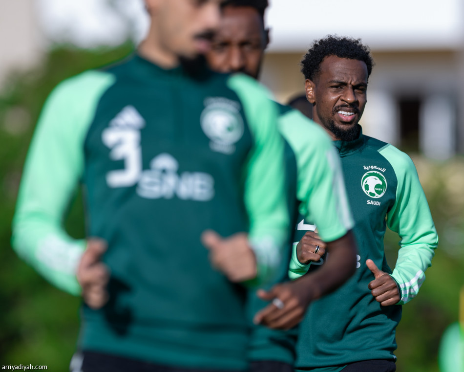 الأخضر.. لاجامي يشارك.. والفرج يجري مرانا خاصا