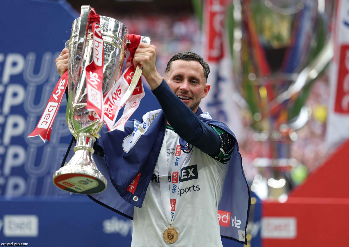 سندرلاند يصعد