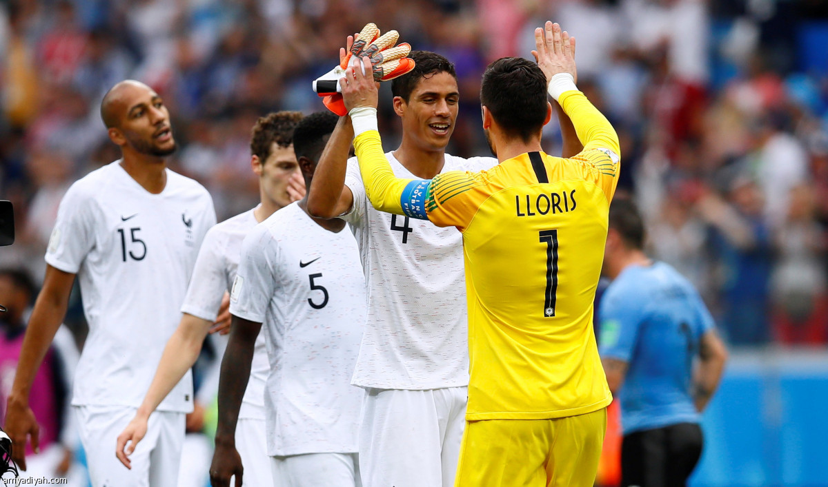 «الديوك».. أول الواصلين