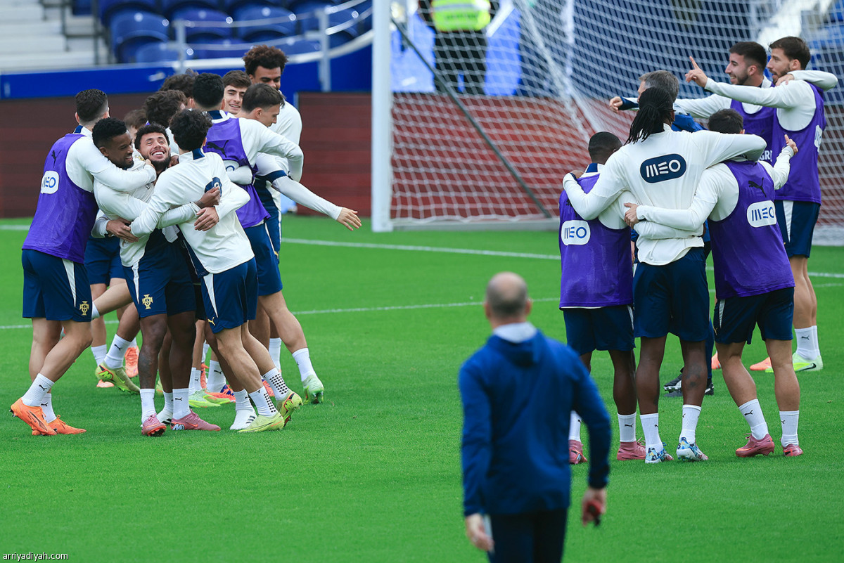 نيفيش يتقدم البرتغاليين