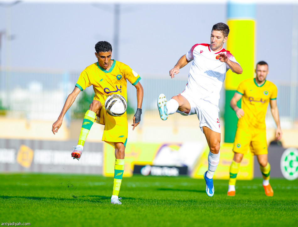 العروبة
ينفرد بصدارة يلو