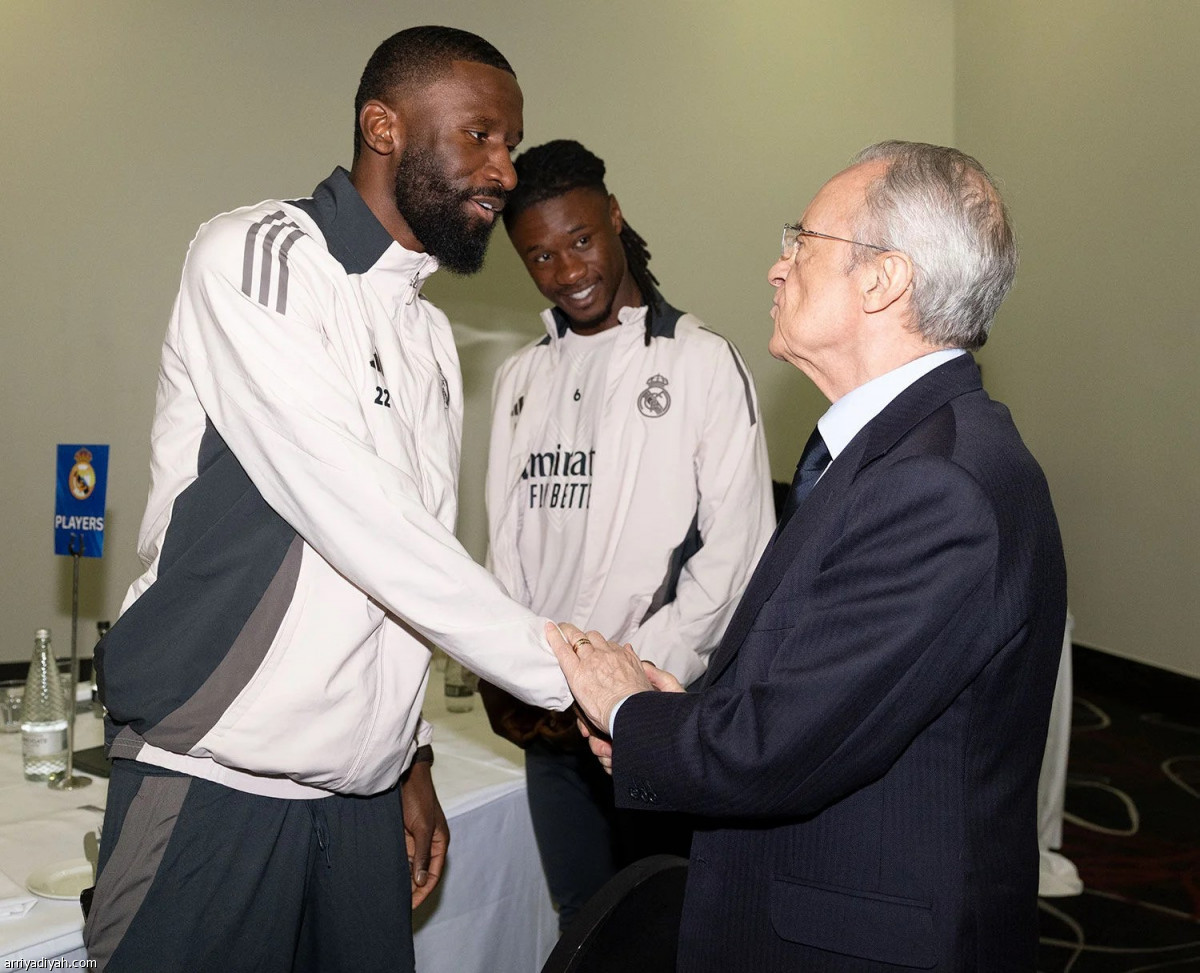 بيريز في المعسكر