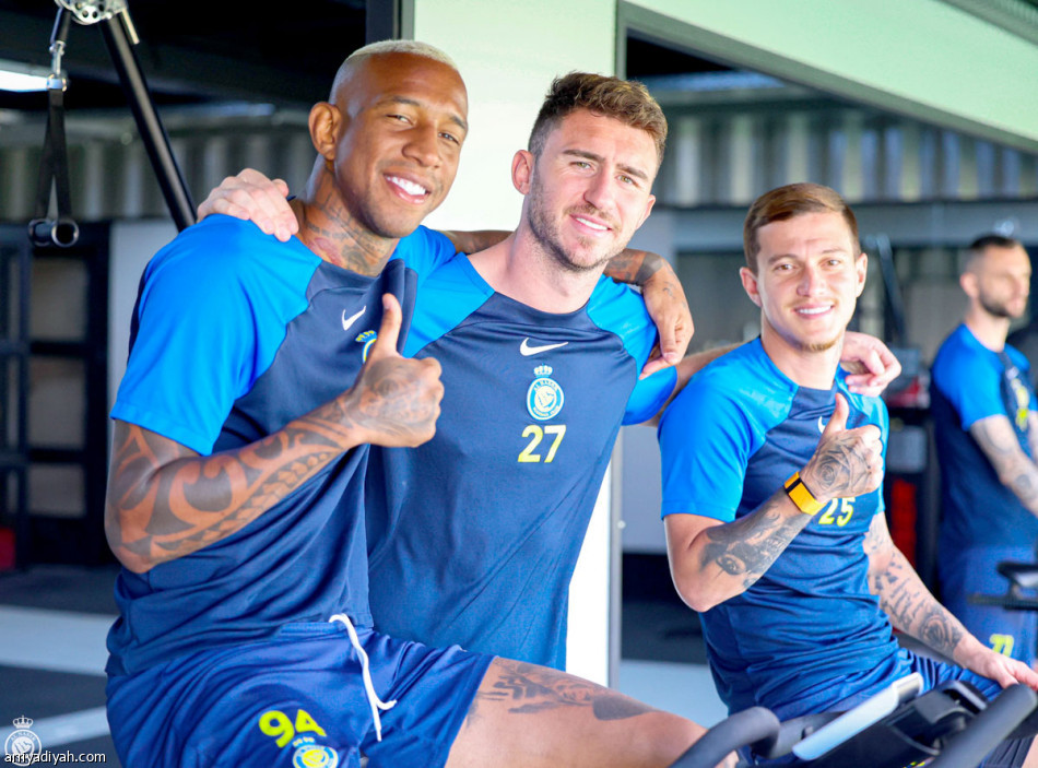 كاسترو 
يخفي قائمة استقلال