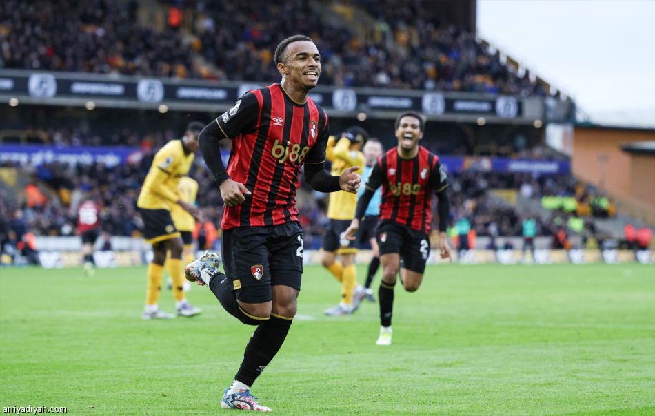 أرسنال يكتسح ليدز برباعية.. وبورنموث يعمق جراح الذئاب