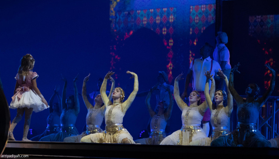 «عرضة وسامري» في افتتاح بطولة العالم لرفع الأثقال