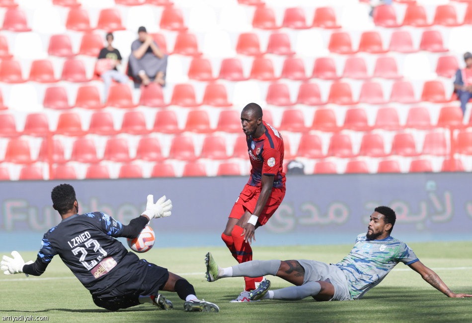 ضمك يواصل انطلاقته برباعية الحزم