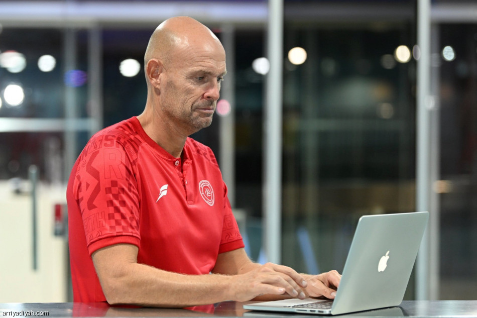 الشباب يبدأ تحضيرات الوحدة من «المسبح»