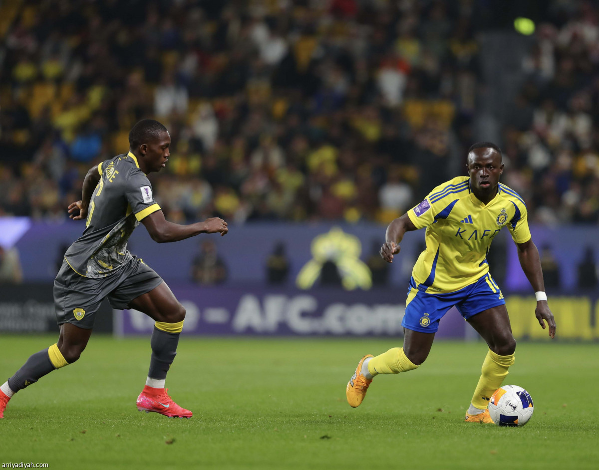 النصر يستعرض