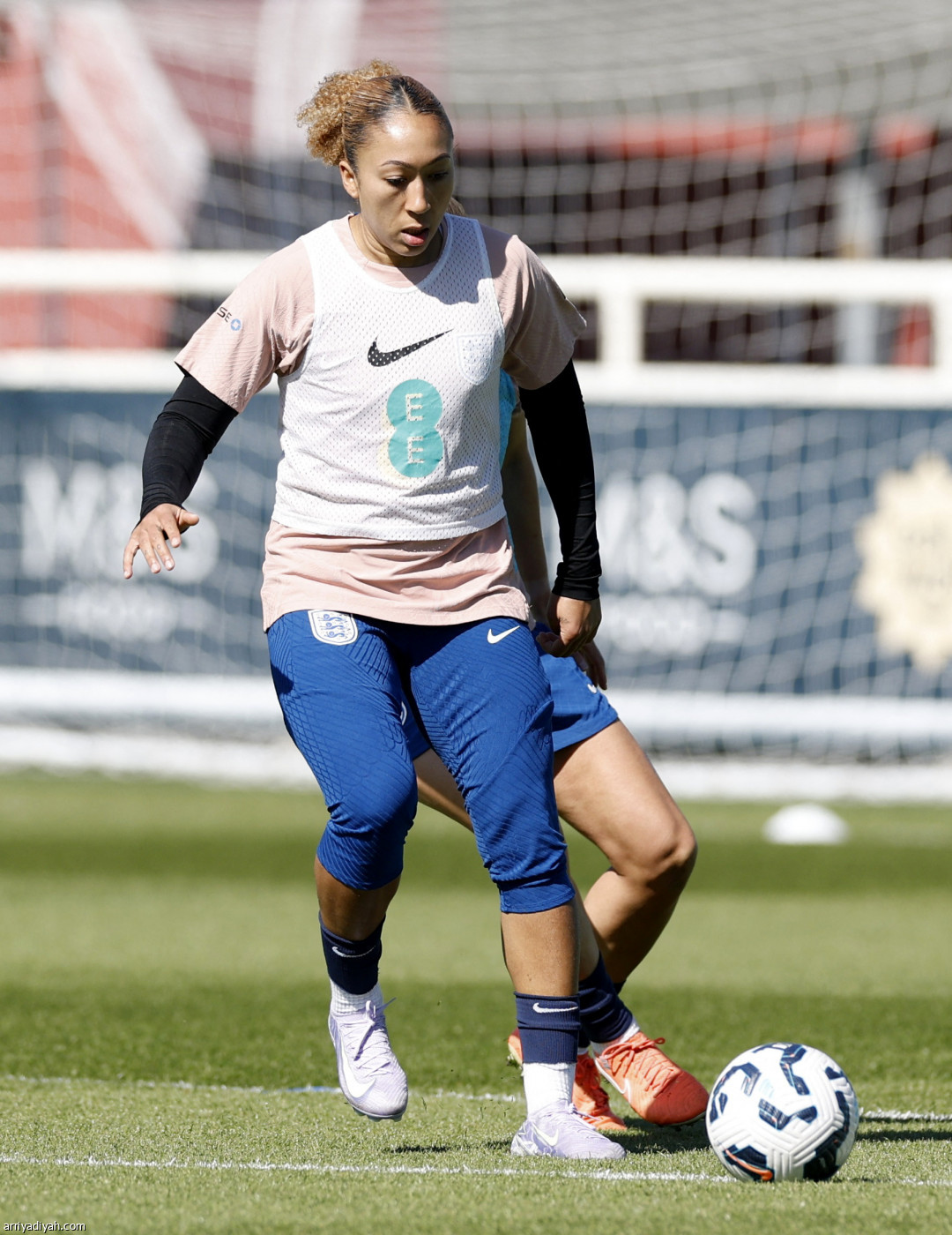 سيدات الإنجليز يتأهبن