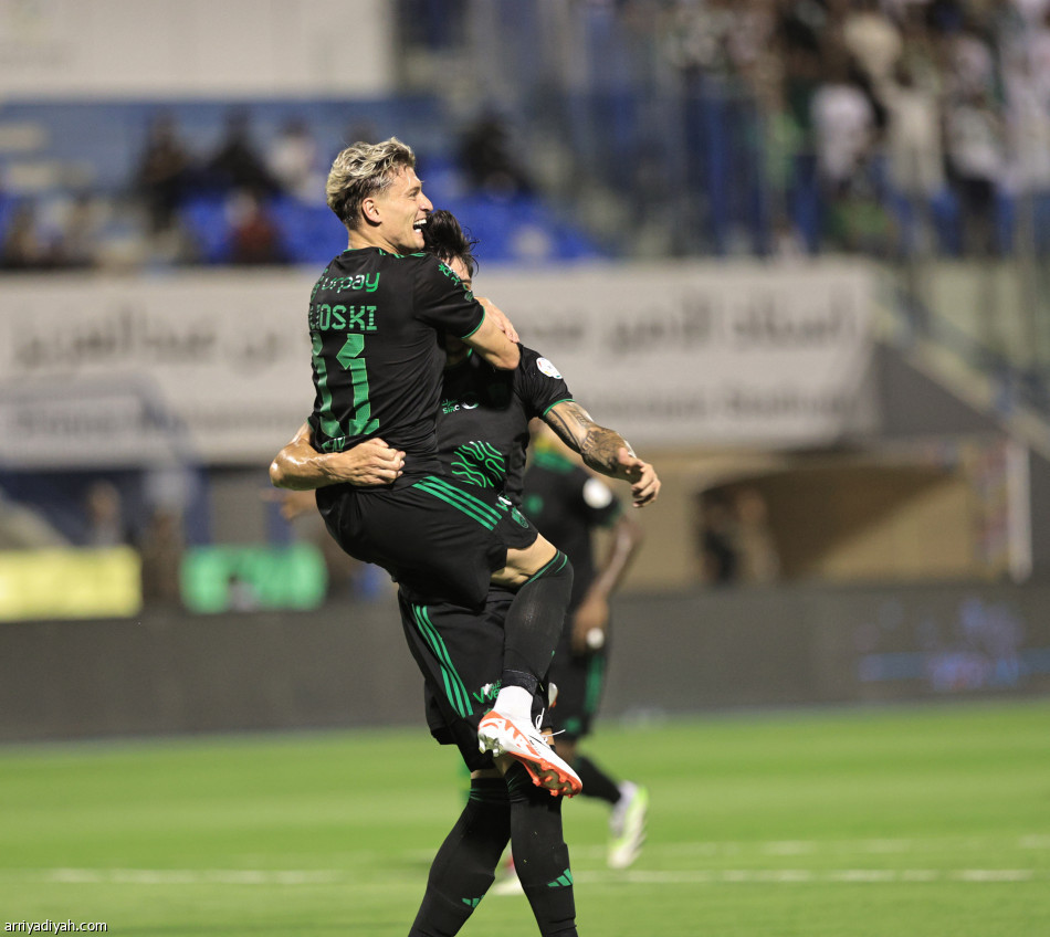 الأهلي يعبر الخليج بثلاثية