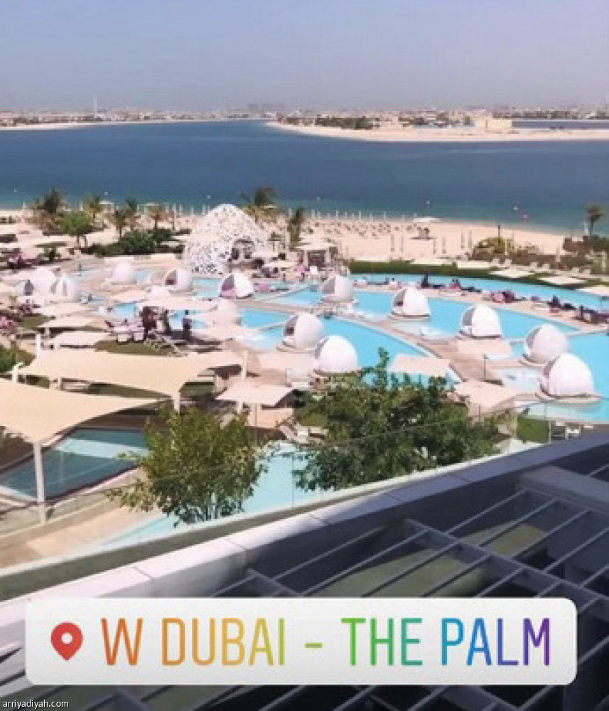 إنستجرام 
يوثق إجازات الأجانب