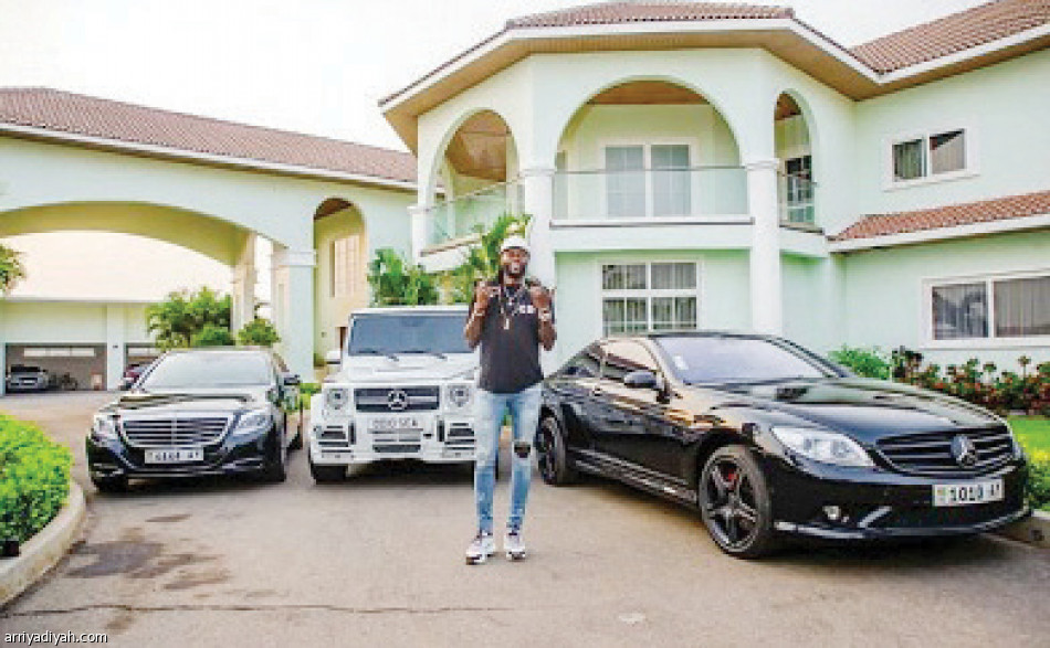 5 يستعرضون 
السيارات الفارهة عبر السوشال