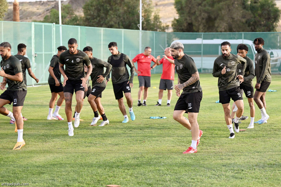 الشباب قبل المنستيري..
ضغط على حامل الكرة