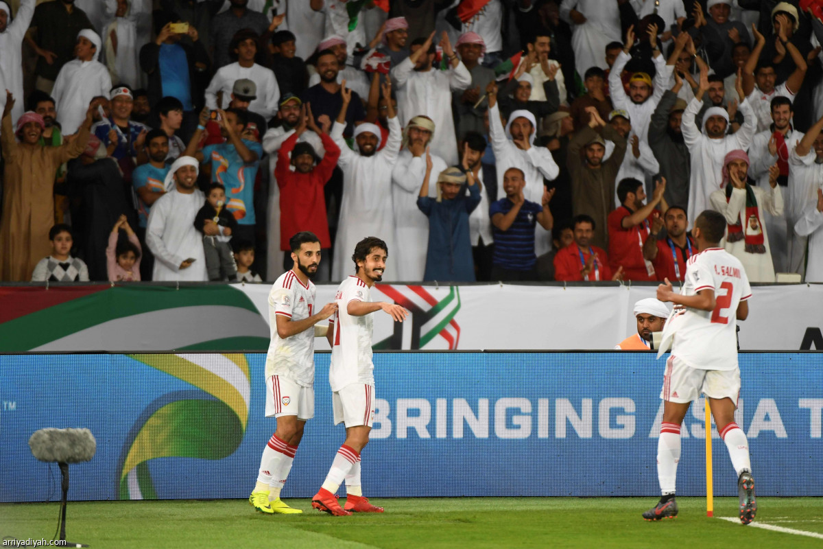 الأبيض في الصدارة