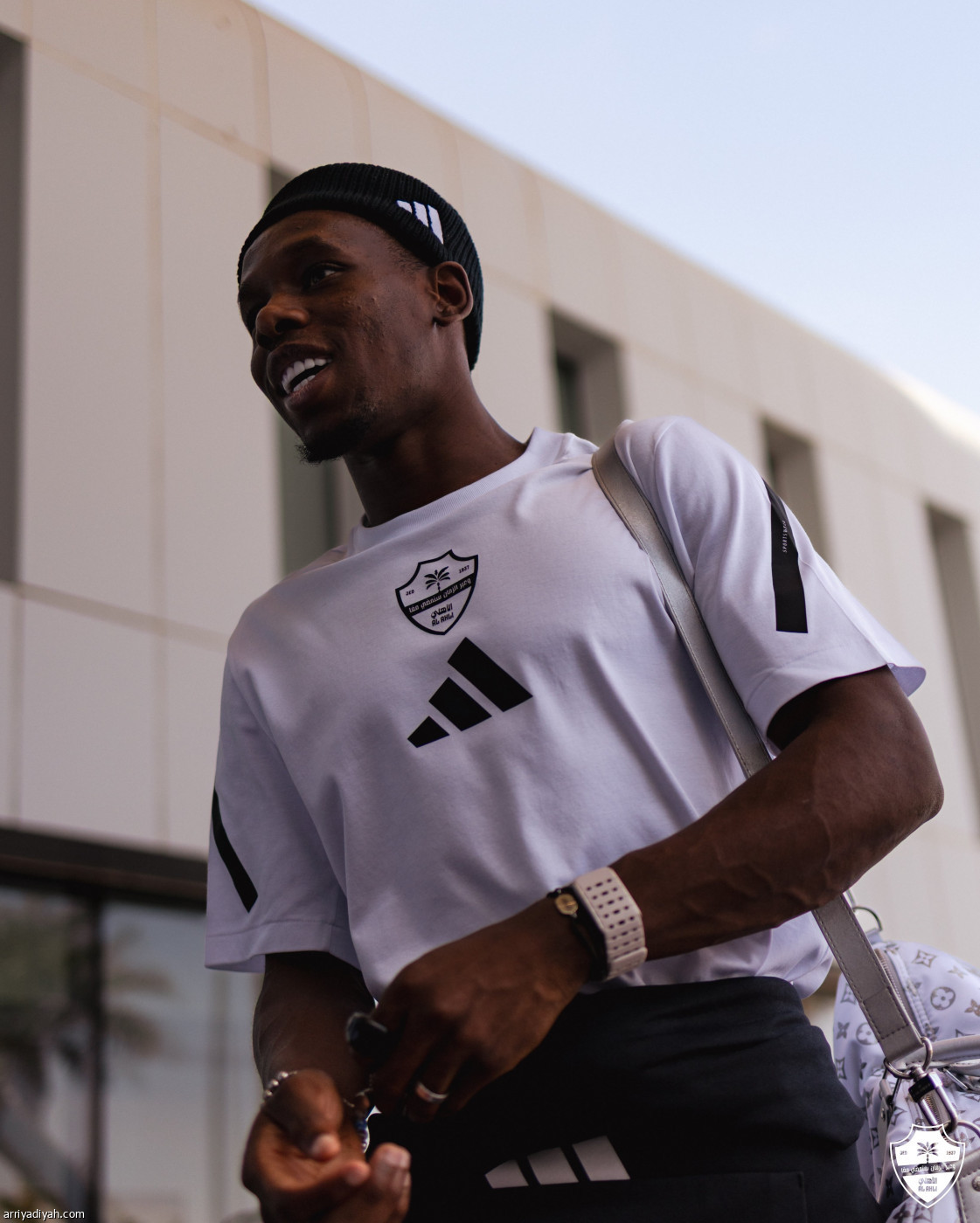 الأهلي يغادر