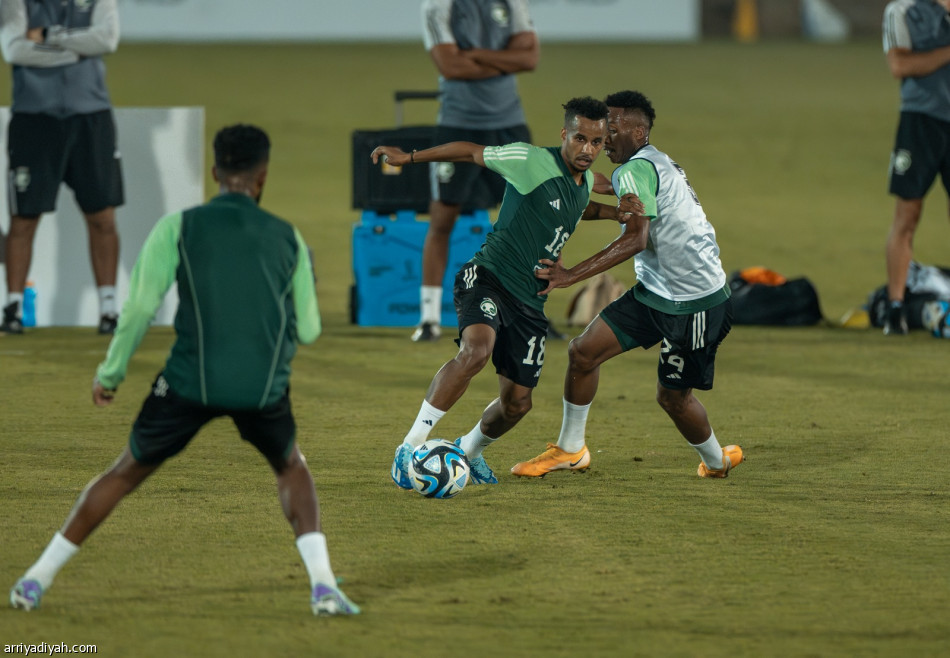 الأخضر يناور.. وتمبكتي يغيب