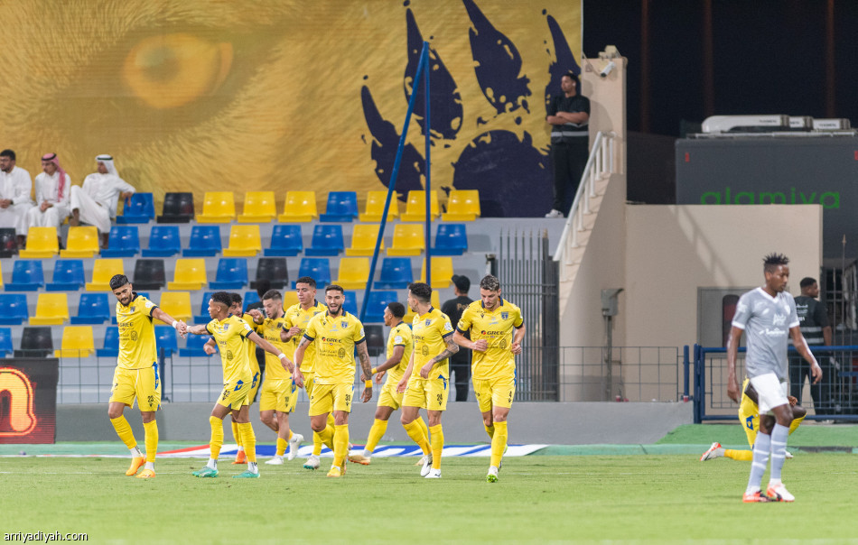 بثلاثية الطائي.. التعاون يعتلي صدارة روشن مؤقتا