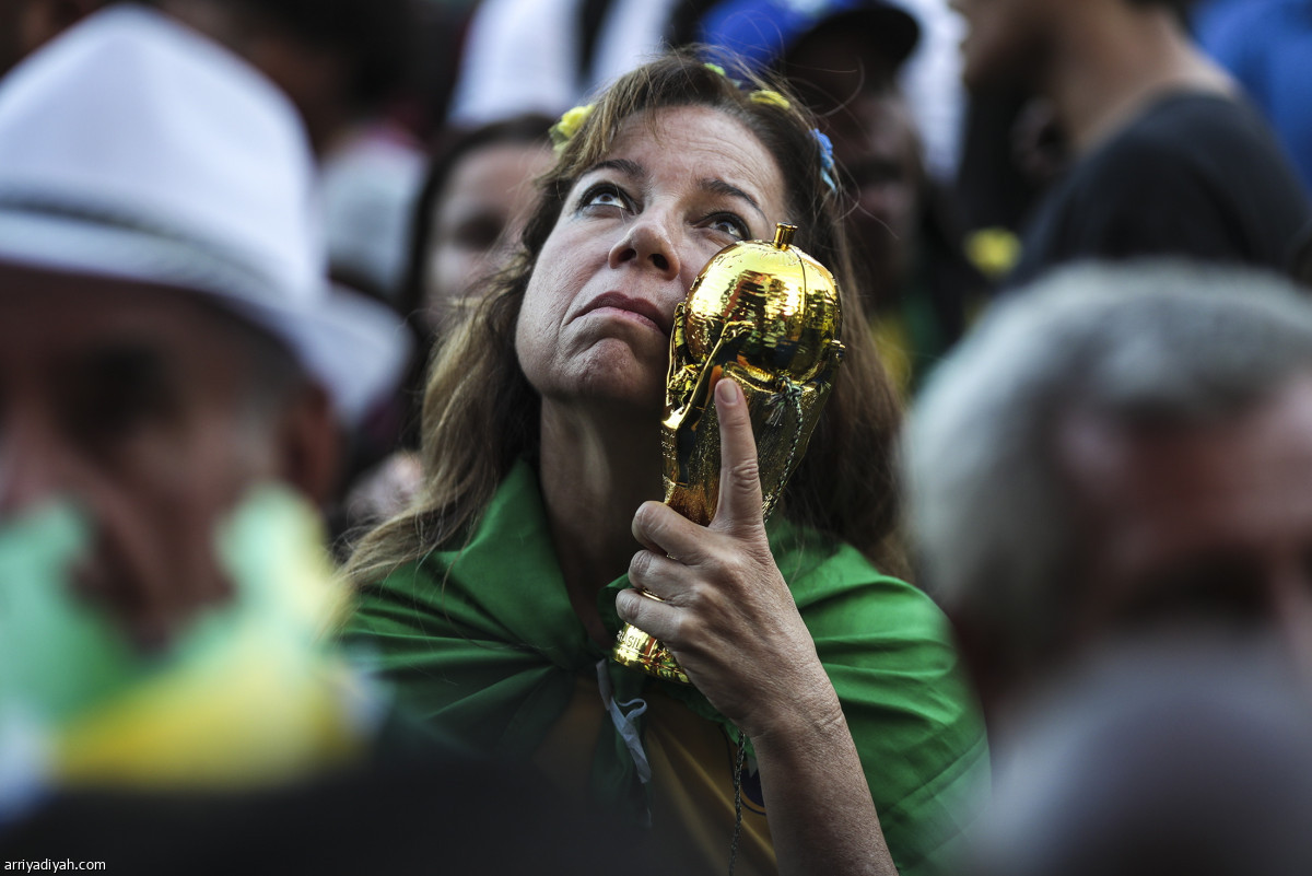 برازيليات يذرفن الدموع