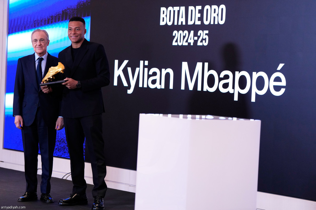 مبابي.. حذاء ذهبي